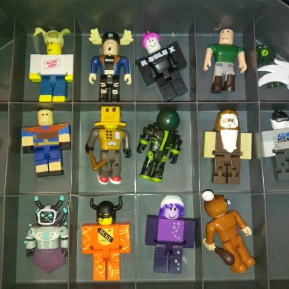 Roblox 27 Figures Case & Accessories - Picture 15 of 16